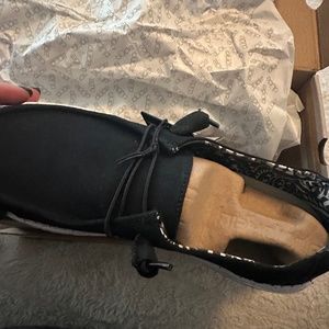 Hey dude women’s shoes size 10